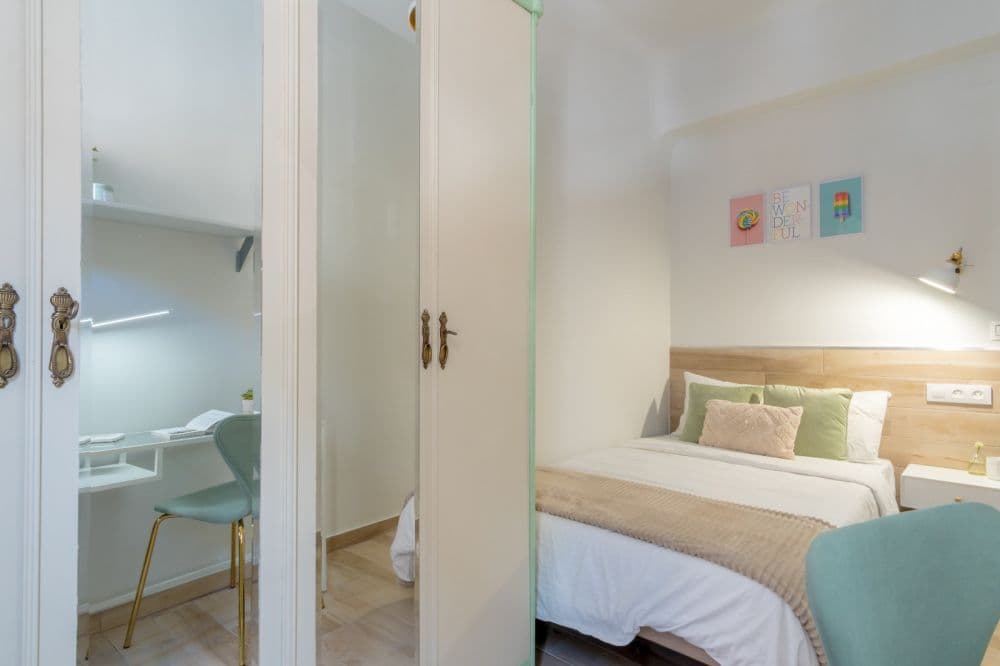 Private room in Madrid photo 4