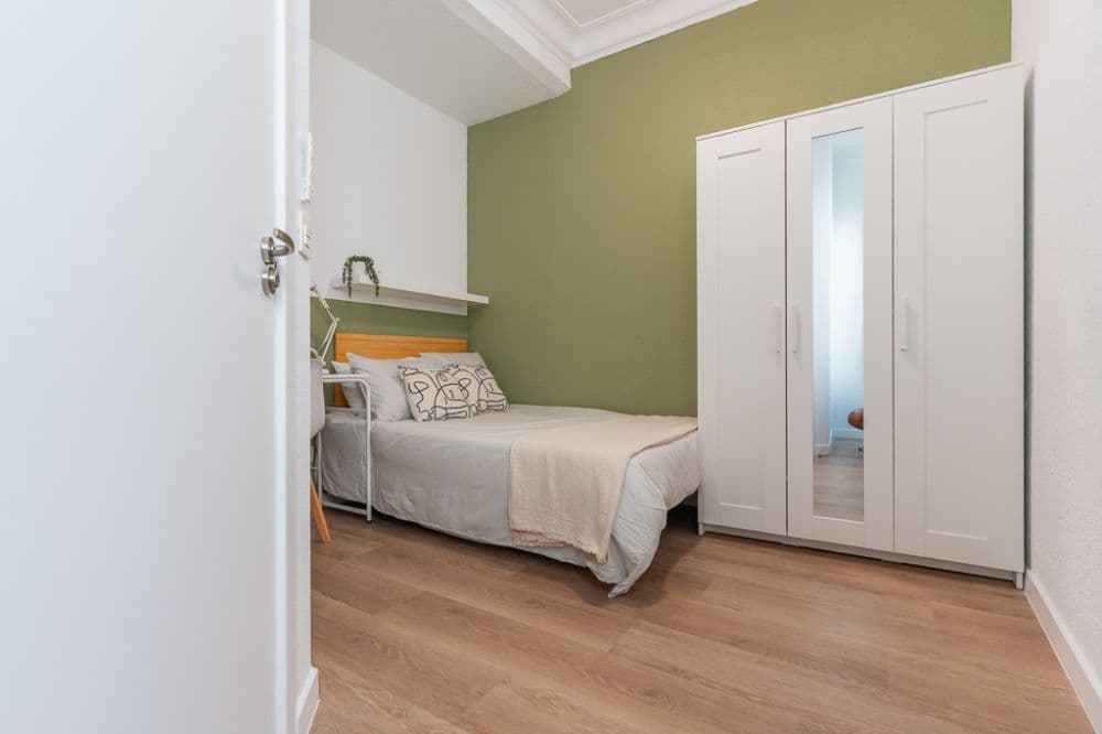 Private room in Madrid photo 3