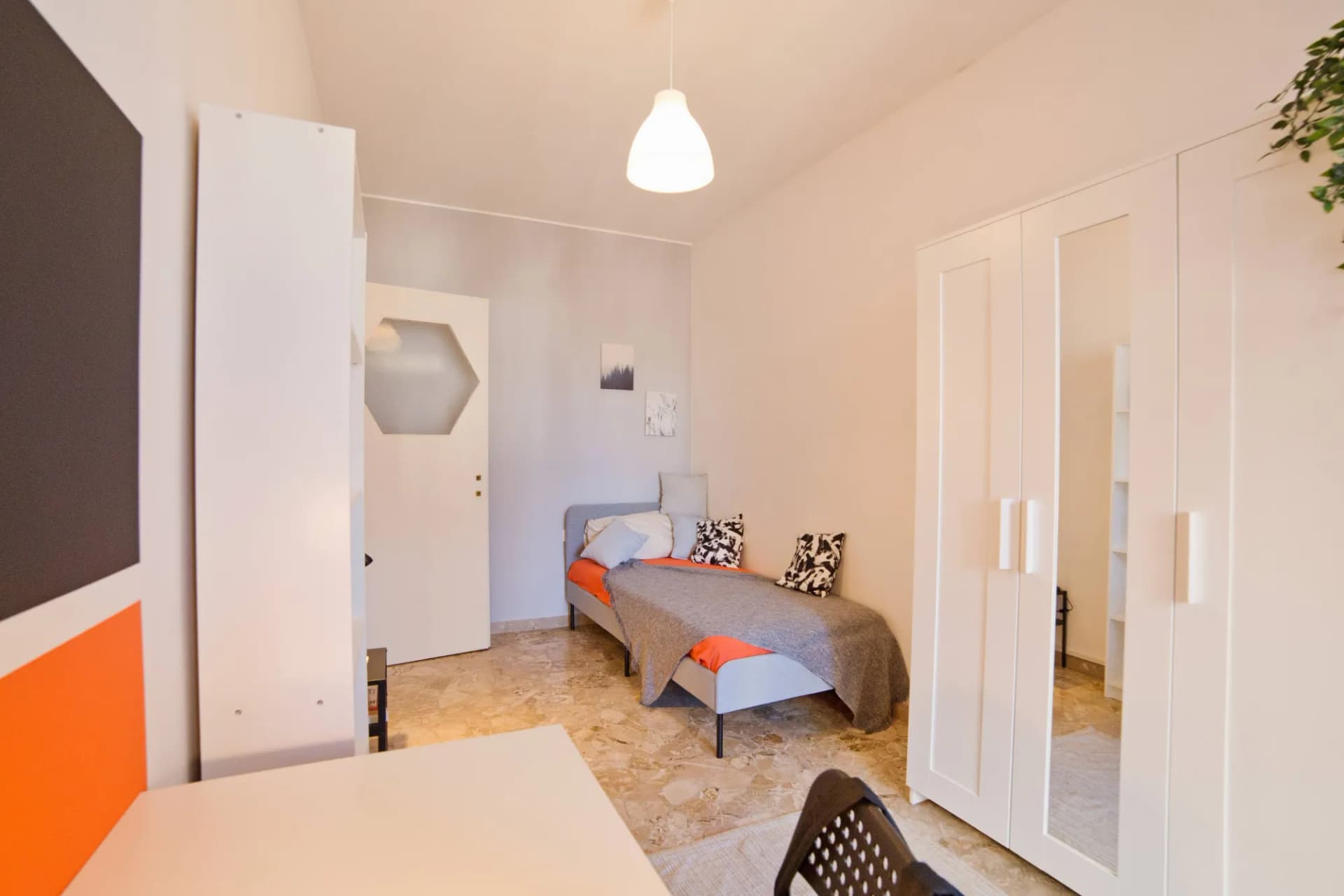 Private room in Lecco photo 3